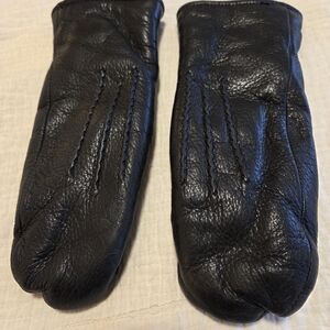 Lady's Black Leather Mitts